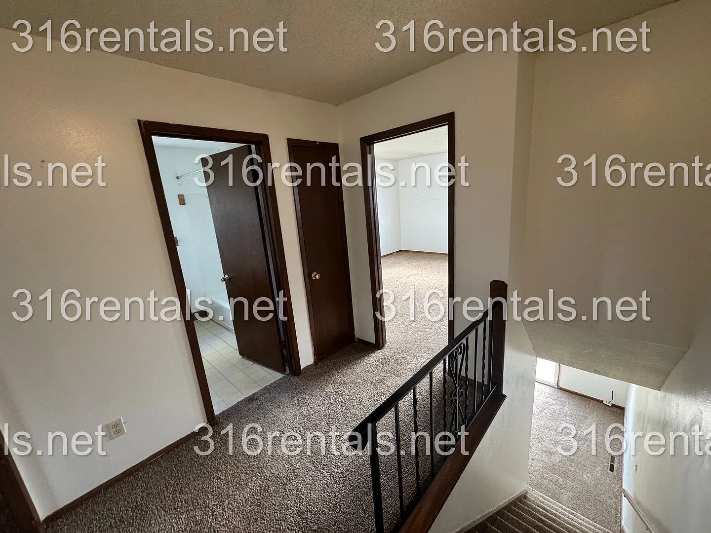 $850- 2 bed 1 bath - Townhomes — Photo 4