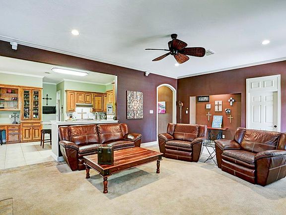 5th image of 302 Chester Dr