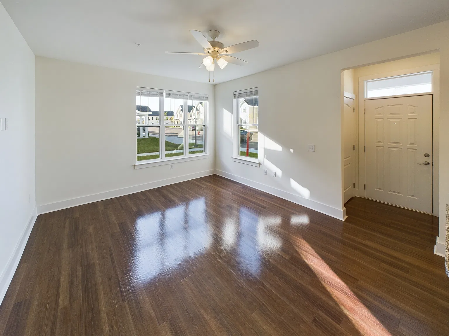 1 bed, 874 sqft, $2,599 — Photo 2