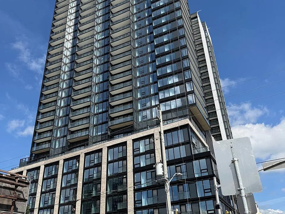 91 John St N #2307