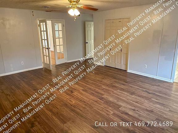 4th image of 1001 Crestview Dr
