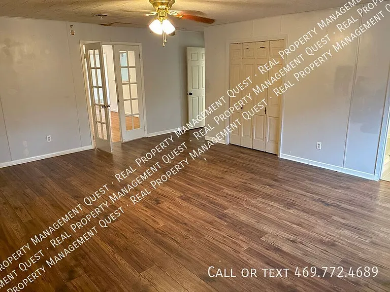 1001 Crestview Dr — Photo 4