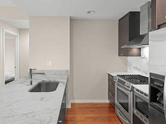 5th image of 240 E Illinois St APT 1603