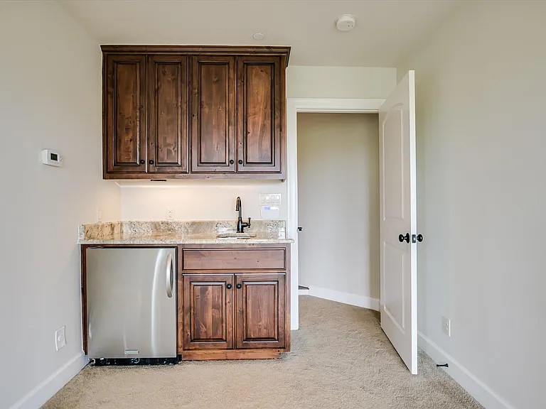 11 Inwood Cir — Photo 32