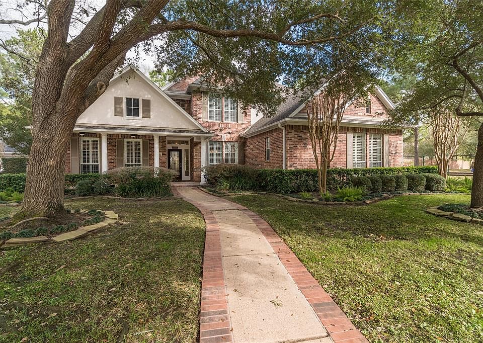 Welcome to 3802 Emerald Falls Drive in Bay Oaks