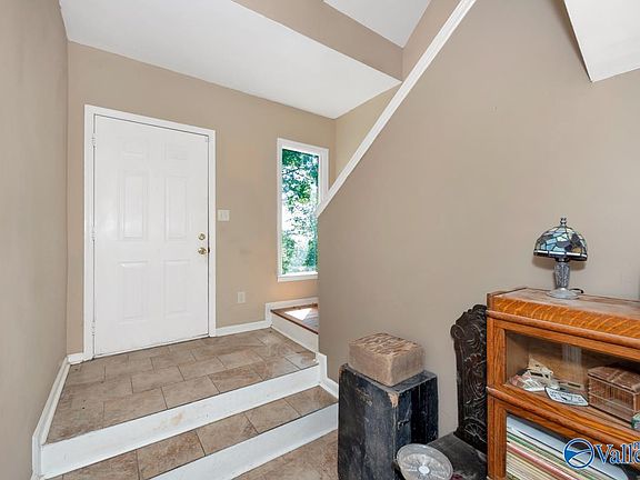 4th image of 180 Vicki Ln