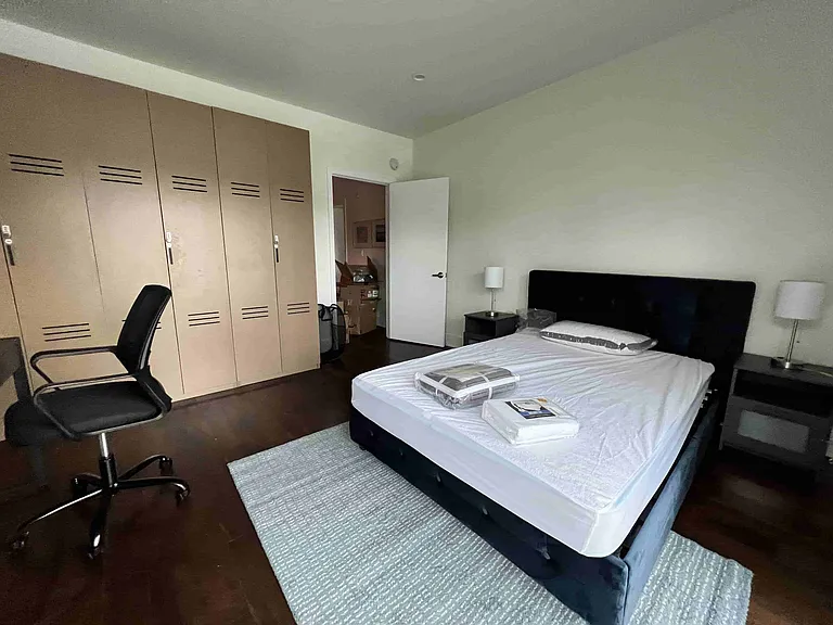 1747 N La Brea Ave — Photo 15