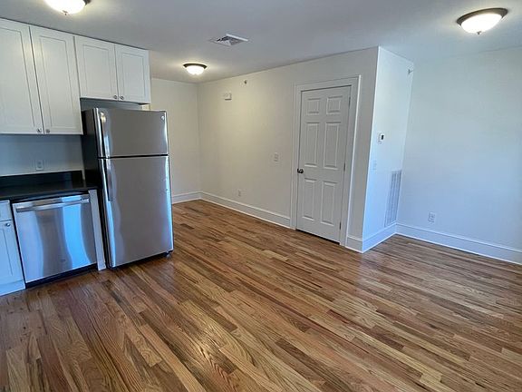 4th image of 136 S Clark St Floor 3