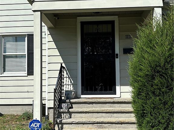 2nd image of 1111 Colonial Blvd NE
