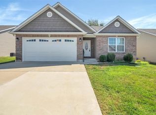 1750 Lakeshore Dr, Farmington, MO 63640