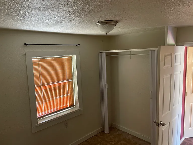 2419 Bonham St #B — Photo 10