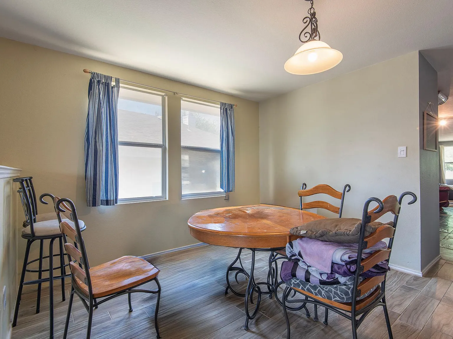 3 bed, 2038 sqft, $2,400 — Photo 3
