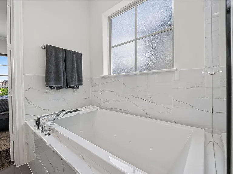 2703 Kinsley Oaks Dr — Photo 34