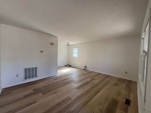 5th image of 402 74th Ave N #A
