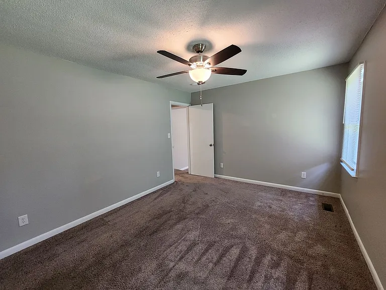 6701 Vaughn Rd — Photo 10