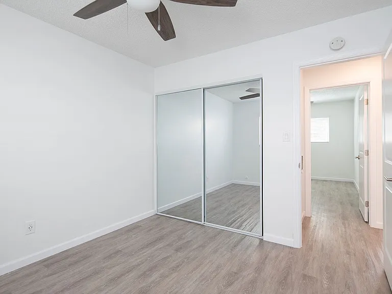 Catalina Pacific Apartments — Photo 9
