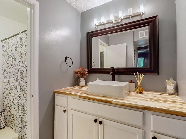 1901 18th Ave S #207 — Photo 11