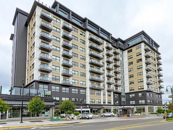 622 Admirals Rd #1002, Esquimalt, BC V9A 2N7