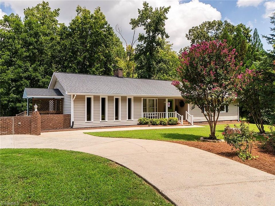 1st image of 1805 Travis Ln