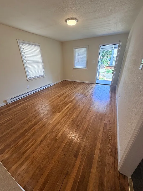 3 bed, 1.0 bath, $1,595 — Photo 3