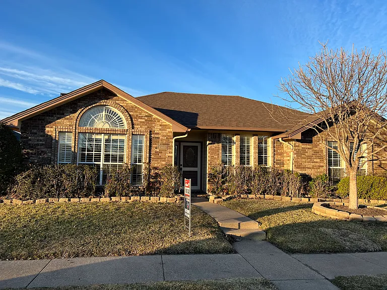 2305 Lancecrest Dr — Photo 2