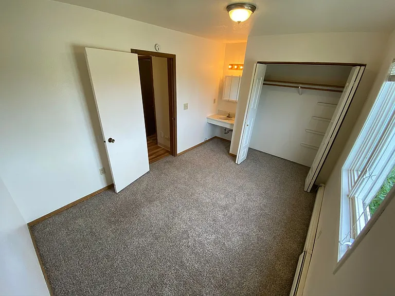 2504 Eide St — Photo 10