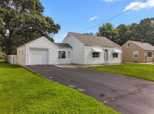 608 Wayne Dr, Machesney Park, IL 61115