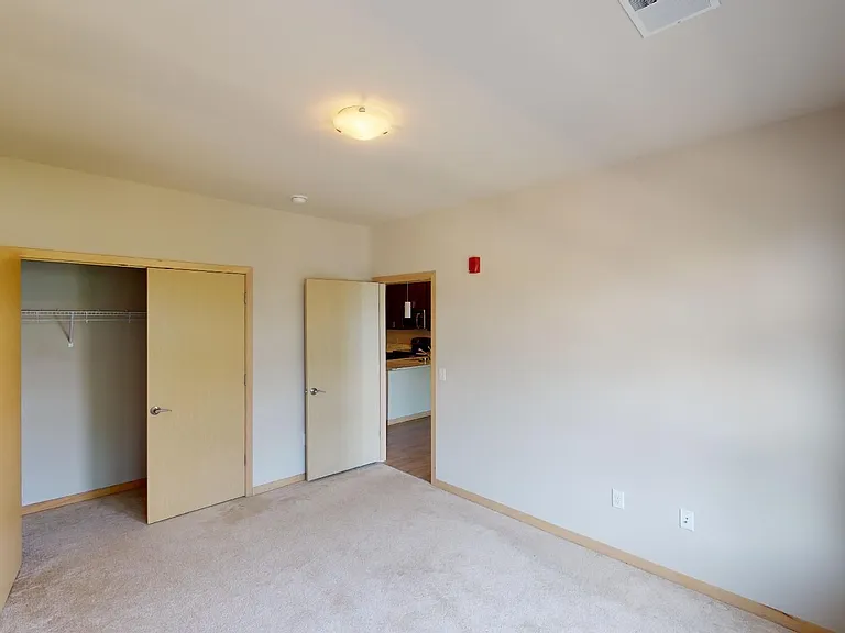 902 Drake St — Photo 27