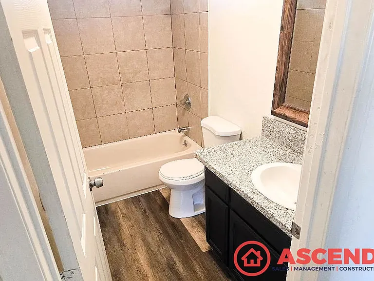 529 Main St — Photo 6