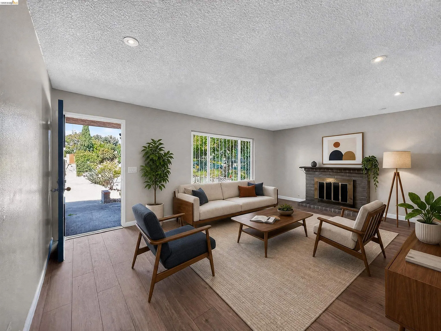 3 bed, 2.0 bath, 1336 sqft, $2,900 — Photo 2