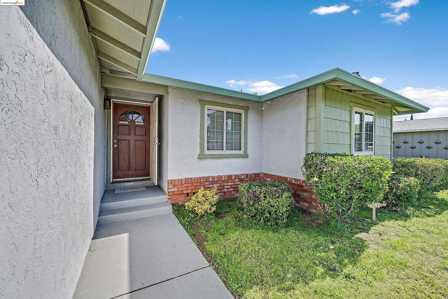 2115 Sugartree Dr photo 1