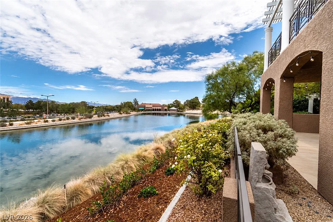 2 bed, 2.0 bath, 1481 sqft, $2,000 — Photo 4