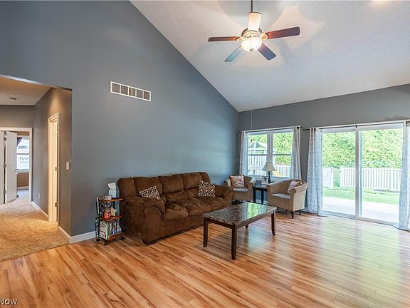 4th image of 567 Silver Creek Dr