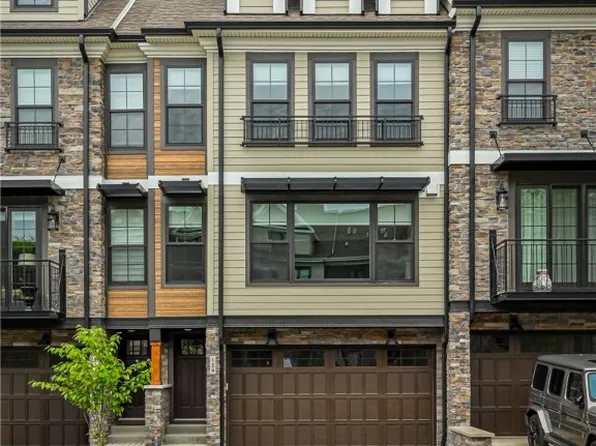 120 Enclave Dr, Seven Fields, PA 16046