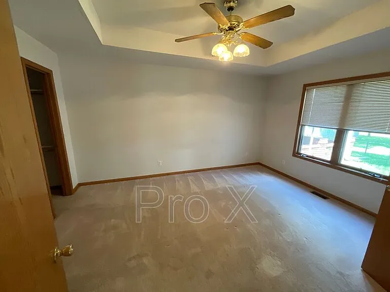 124 W Briarbrook Ln — Photo 11