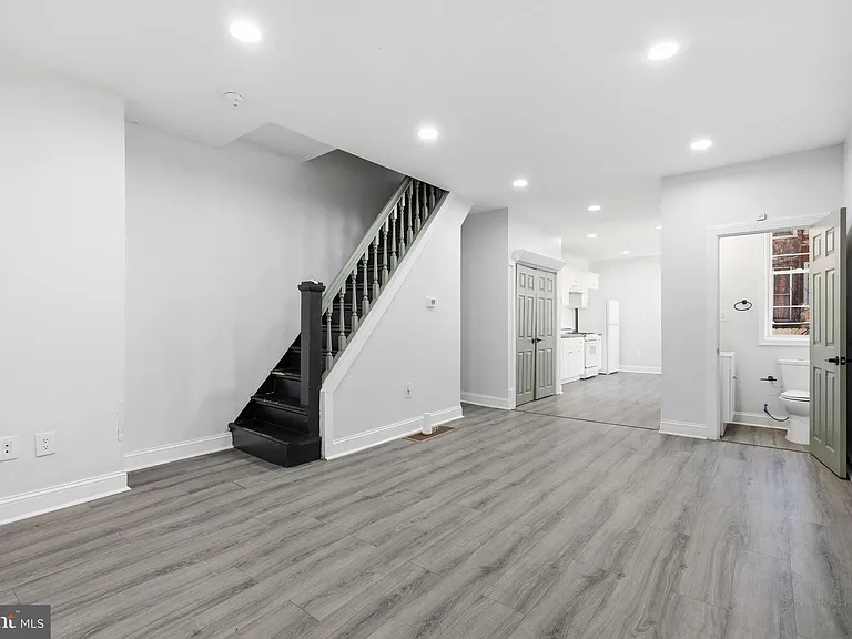 1406 S Allison St — Photo 2