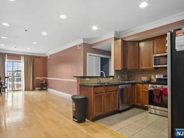 15-19 Tichenor Ln #404, Newark, NJ 07114