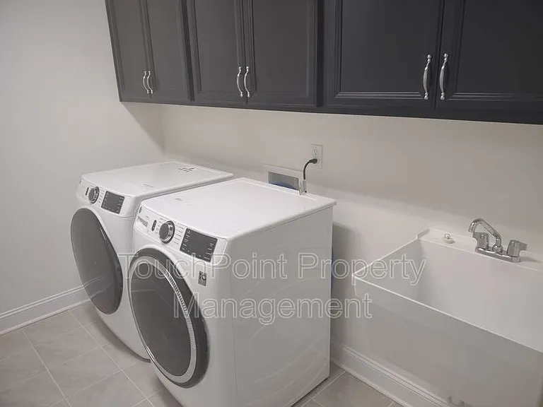 906 Acorn Way — Photo 15
