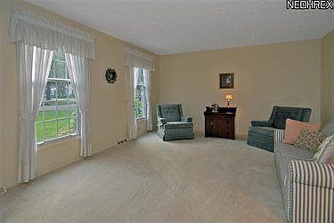 4th image of 400 Hurst Dr
