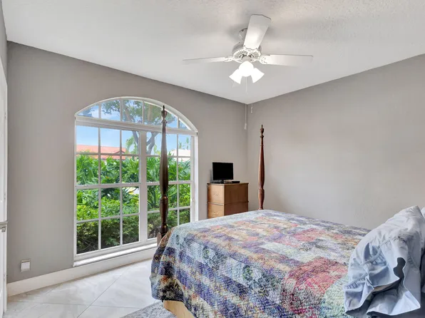10270 Hunt Club Lane, Palm Beach Gardens, FL 33418