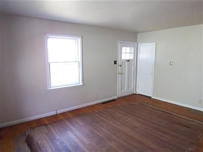 3rd image of 1641 Pell Dr