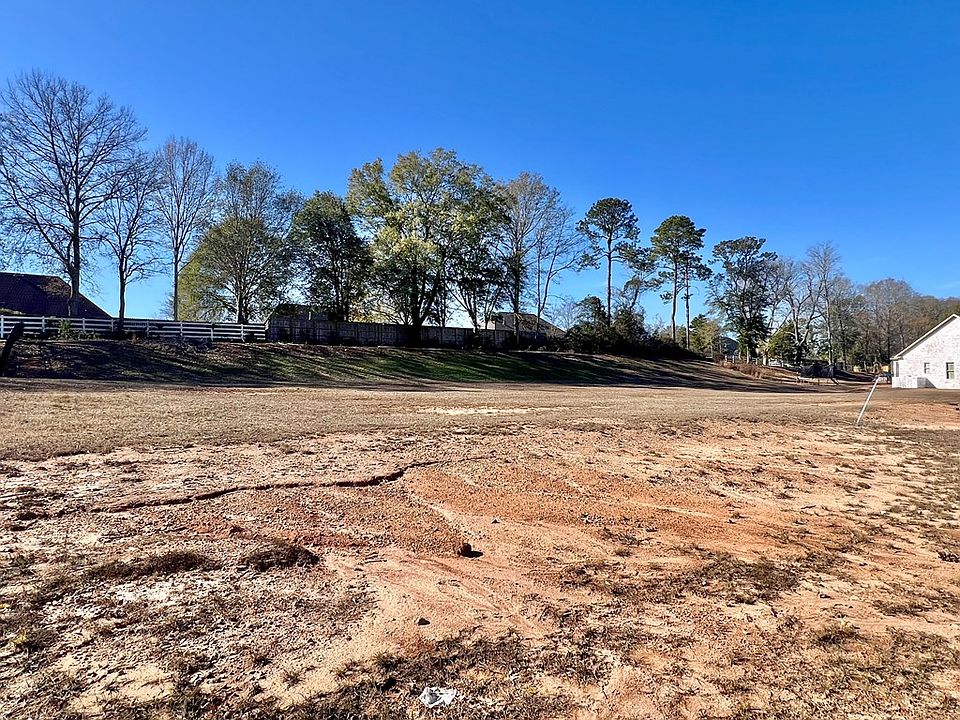 2nd image of 221 Windemere Ln
