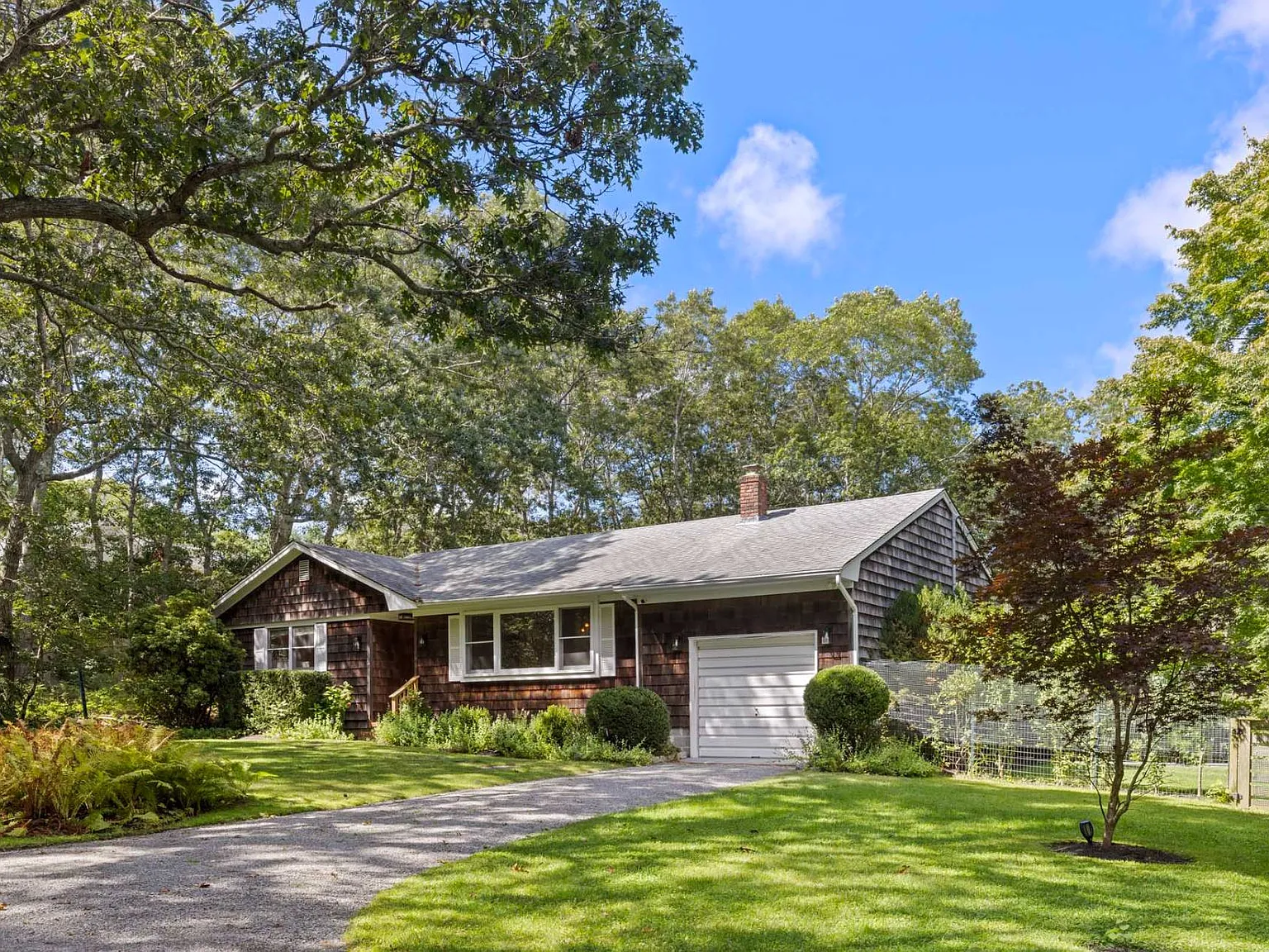 Private Rental Retreat In Water Mill — Photo 4