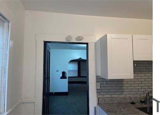 5th image of 2963 Vicksburg Ave #2