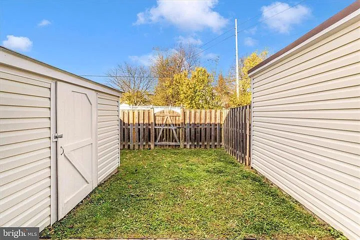 557 Lancaster Pl — Photo 24