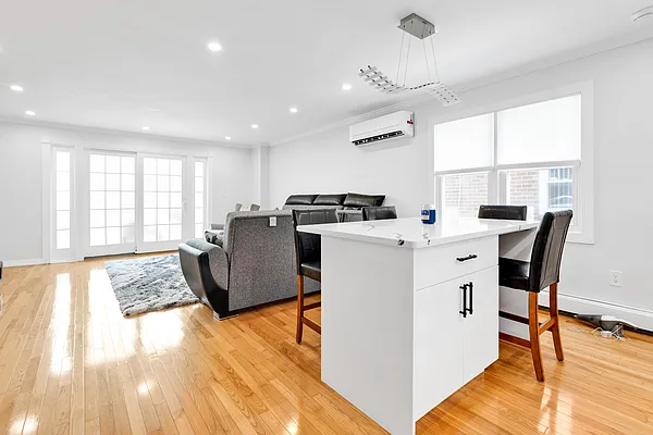 Sold by Remax Edge | media 3