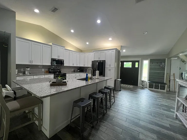 775 Howard St — Photo 11