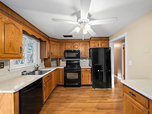 4th image of 64 Sunnyplain Ave