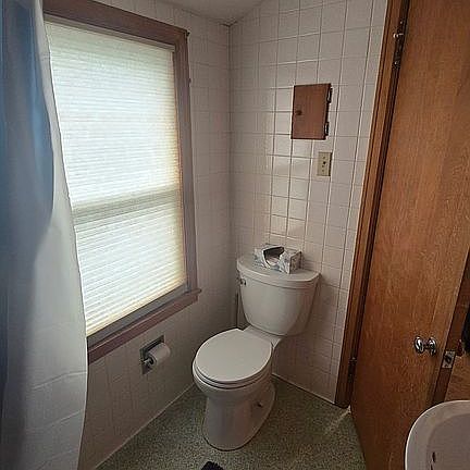 4th image of 744 Seymour Ave