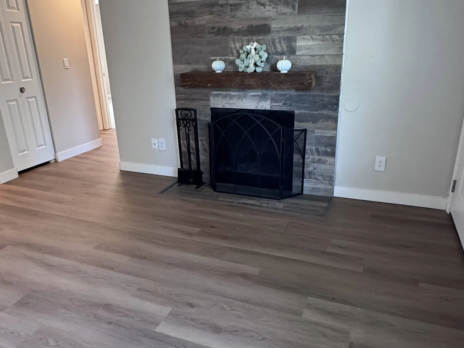 Somerset West Apartments — Photo 3